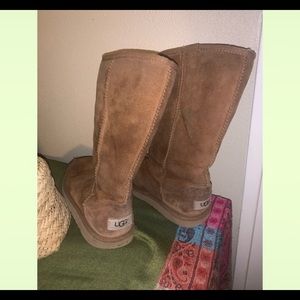 Ugg boots size 4 could use some cleaning